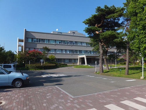 1024px-Headquarters_of_Akita_University.jpg